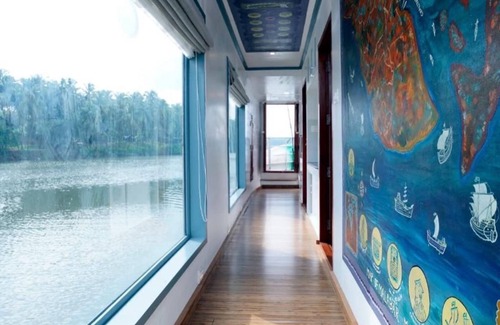 Kozhikode Boat Rental | Charming 1-bedroom boat with fitness room and AC in lovely Cheruvannur