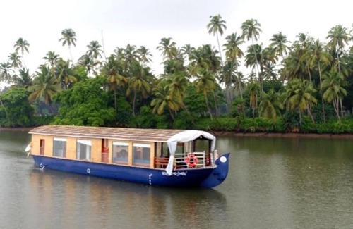 Kozhikode Boat Rental | Charming 1-bedroom boat with fitness room and AC in lovely Cheruvannur