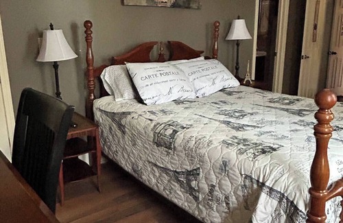 Albion Bed & Breakfast | Charming 1-bedroom in Italianate designed house in terrific Albion, NY