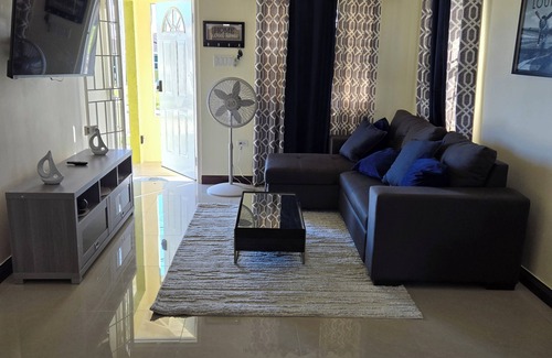 Spring Village House | Charming 1-bedroom house with WiFi, AC in nice Old Harbour