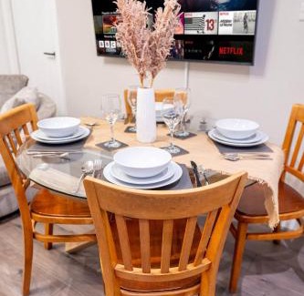 Morley House | Charming 1-Bedroom Just 1 Mile from Morley Town Center in Leeds