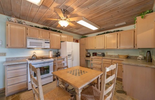 Kings Beach Cabin | Charming 1 bedroom Lakefront