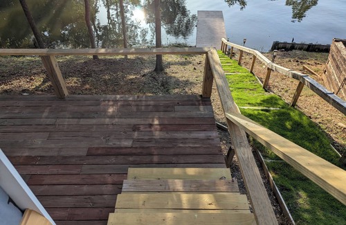 Titus Cabin | Charming 1-bedroom Log Cabin on Lake Jordan with water front, large deck ,AC,