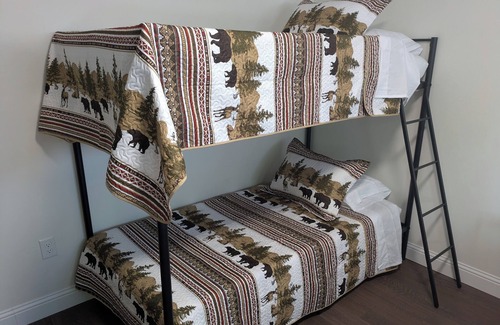 Canaan Hotel | Charming 1-bedroom motel room#2 with AC, WiFi in fabulous Canaan