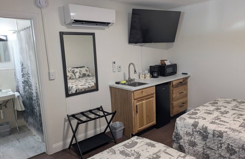 Canaan Hotel | Charming 1-bedroom motel room #4 in quaint Canaan with AC, WiFi