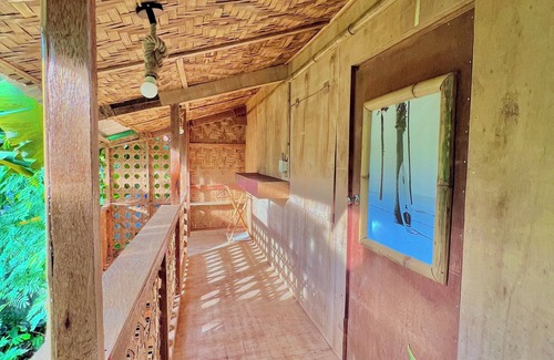General Luna Cottage | Charming 1-Bedroom Cottage with Private Beach Access, Ocean 9, Queen Bed AC Wifi