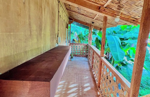 General Luna Cottage | Charming 1-Bedroom Cottage with Private Beach Access, Ocean 9, Queen Bed AC Wifi