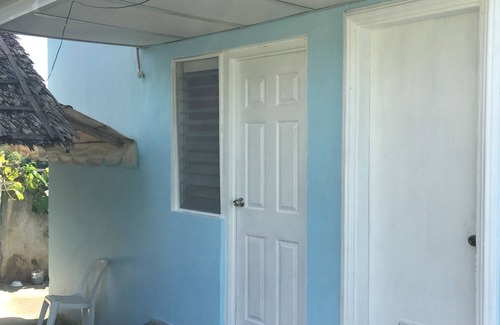 Zamboanguita House | Charming 1-bedroom house with AC, WiFi in delightful Zamboanguita.