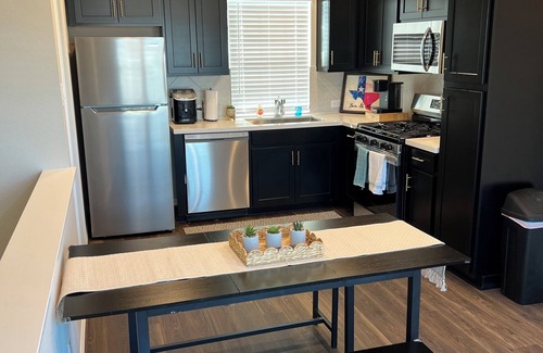 Foster Place House | Charming 1 Bedroom Private Guest House