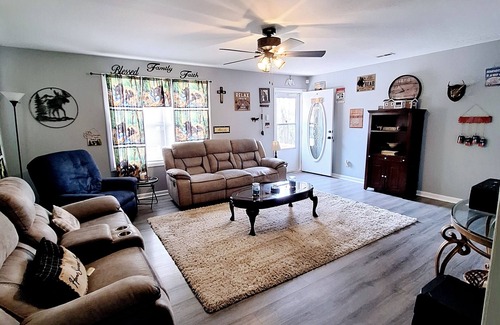 La Follette Resort | Charming 1-bedroom resort in wonderful LaFollette with AC, WiFi