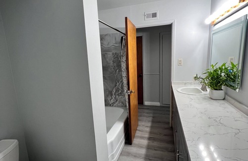 Northwest Anaheim House | Charming 1-bedroom suite 2nd floor house in Pleasant Buena Park with AC, WiFi