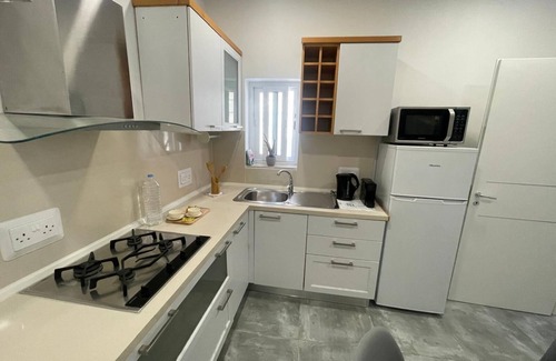 Paola Apartment | Charming 1-bedroom + Sofa Bed Maisonette with Private Entrance, AC, in Paola.
