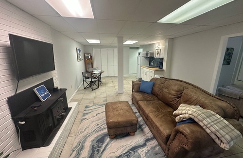 Hickory Condo | Charming 1-bedroom Studio in wonderful Northwest Hickory!