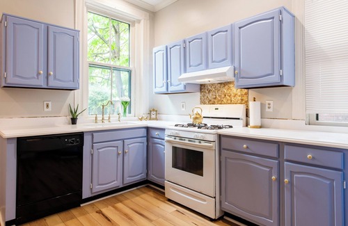 Old Louisville House | Charming 1-bedroom Unit, Beautiful Louisville with 1 Queen bed, 1 king pull out,