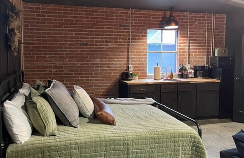 Bonne Terre Apartment | Charming 1-bedroom studio apartment located in historic Bonne Terre!