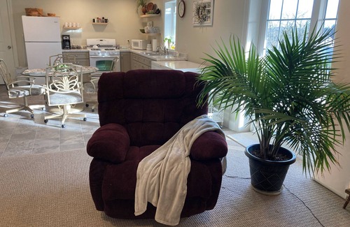 Atlasburg Apartment | Charming 1-bedroom apartment with WiFi, AC in peaceful Burgettstown countryside
