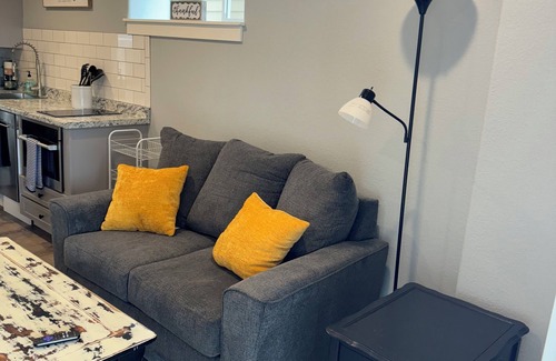 Castle Rock Apartment | Charming 1-bedroom apartment with AC, WiFi in fabulous Castle Rock