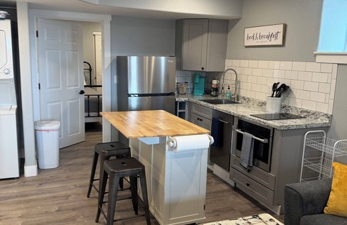 Castle Rock Apartment | Charming 1-bedroom apartment with AC, WiFi in fabulous Castle Rock