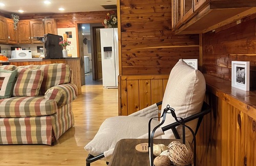 Cherry Valley Cottage | Charming 1-bedroom cottage in Cherry Valley - within walking distance to parks.