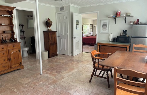 Gainesville Apartment | Charming 1-bedroom apartment with AC, WiFi in delightful Gainesville