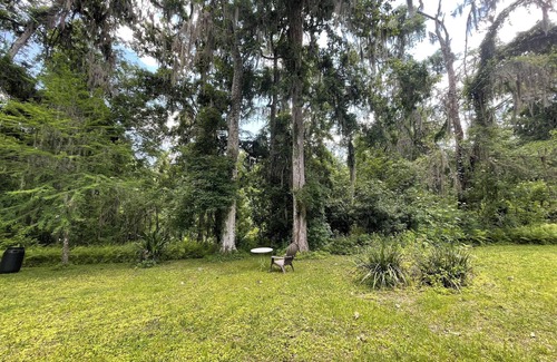 Gainesville Apartment | Charming 1-bedroom apartment with AC, WiFi in delightful Gainesville