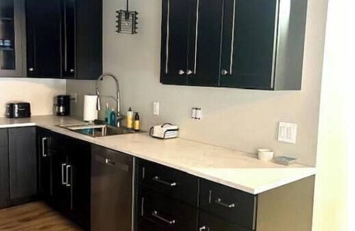 Northview Apartment | Charming 1-bedroom apartment with WiFi, AC in wonderful Grand Rapids