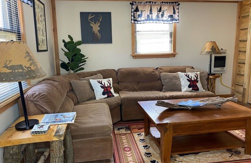 Indian Lake Apartment | Charming 1-bedroom apartment with WiFi and AC in beautiful Indian Lake.