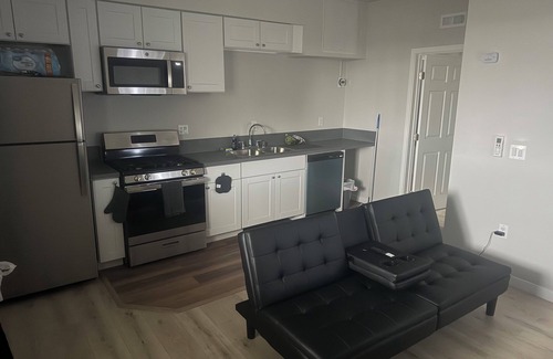 Downtown Los Angeles Apartment | Charming 1-bedroom apartment in cool Los Angeles with WiFi, AC