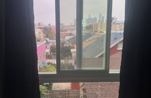 Downtown Los Angeles Apartment | Charming 1-bedroom apartment in cool Los Angeles with WiFi, AC