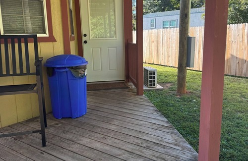 Nacogdoches Cottage | Charming 1-bedroom cottage in Nacogdoches with WiFi, AC, and privacy