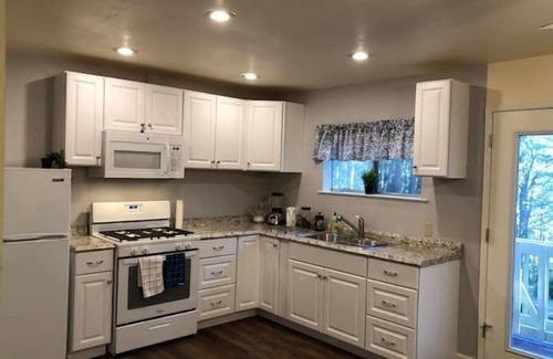 Nevada City Apartment | Charming 1 Bedroom Haven in the Trees