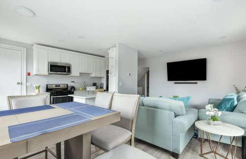 New Rochelle Apartment | Charming 1-bedroom apartment with Balcony, WiFi, AC - 30 mins to NYC