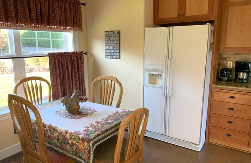 Hillendale Cottage | Charming 1-bedroom cottage in Oregon City