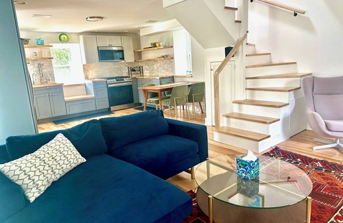 Northwest Philadelphia Cottage | Charming 1-bedroom cottage on Wissahickon Park in Chestnut Hill