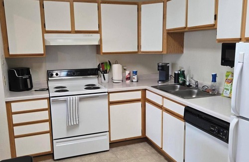 Saint James Apartment | Charming 1-bedroom full furnished apartment, full kitchen, WiFi, in Saint James