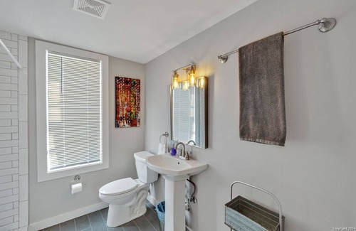 Near East Side House | Charming 1-bedroom house in fantastic San Antonio with WiFi, AC