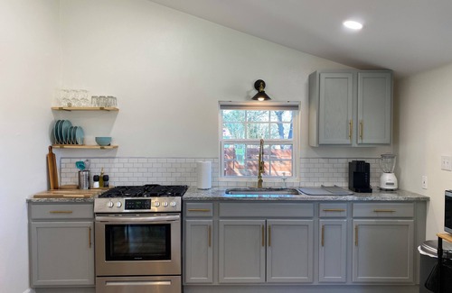 North San Antonio - SAT Cottage | Charming 1-bedroom cottage with WiFi, AC in amazing San Antonio