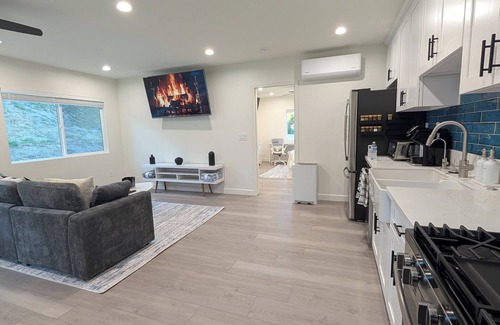 Santa Clarita House | Charming 1-bedroom house in Santa Clarita