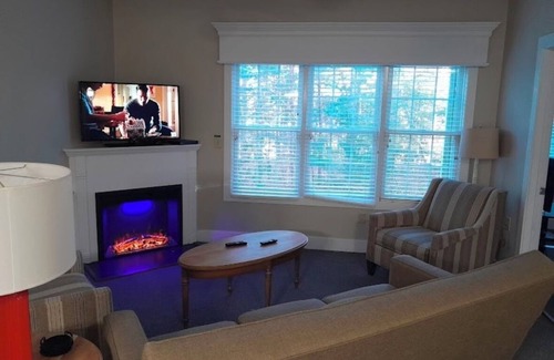 Lackey Condo | Charming 1-bedroom condo in wonderful Williamsburg with all the amenities!