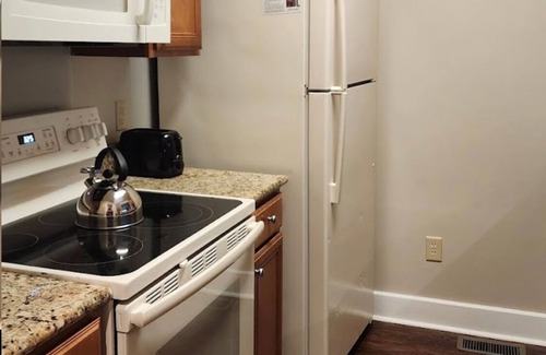 Lackey Cottage | Charming 1-bedroom cottage in amazing Williamsburg with fitness room, WiFi
