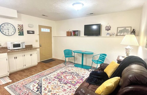 Williamstown Apartment | Charming 1-Bedroom in lovely Williamstown