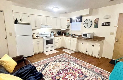 Williamstown Apartment | Charming 1-Bedroom in lovely Williamstown