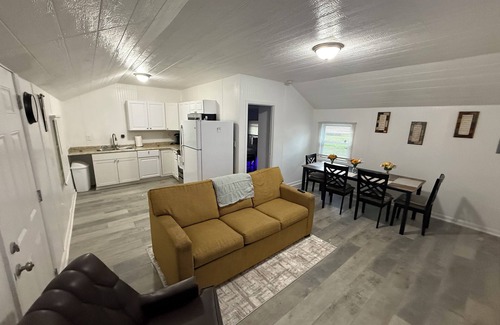 Winston - Salem House | Charming 1-bedroom house with AC, WiFi in delightful Winston Salem.
