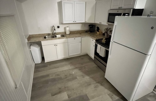 Winston - Salem House | Charming 1-bedroom house with AC, WiFi in delightful Winston Salem.