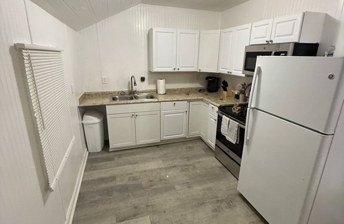 Winston - Salem House | Charming 1-bedroom house with AC, WiFi in delightful Winston Salem.