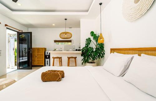 Padonan Apartment | Charming 1-Bedroom-Villa Sunflower with Private Pool in Canggu -Bali