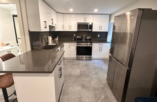 Delta House | Charming 1-bedroom with dedicated bathroom in superb Delta with WiFi, AC
