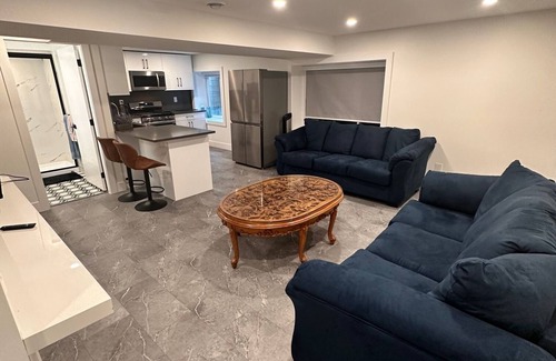 Delta House | Charming 1-bedroom with dedicated bathroom in superb Delta with WiFi, AC