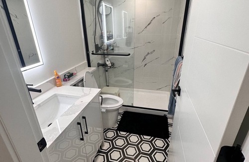 Delta House | Charming 1-bedroom with dedicated bathroom in superb Delta with WiFi, AC