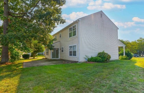St. Charles House | Charming 1-bedroom with attached bath room in Waldorf , MD